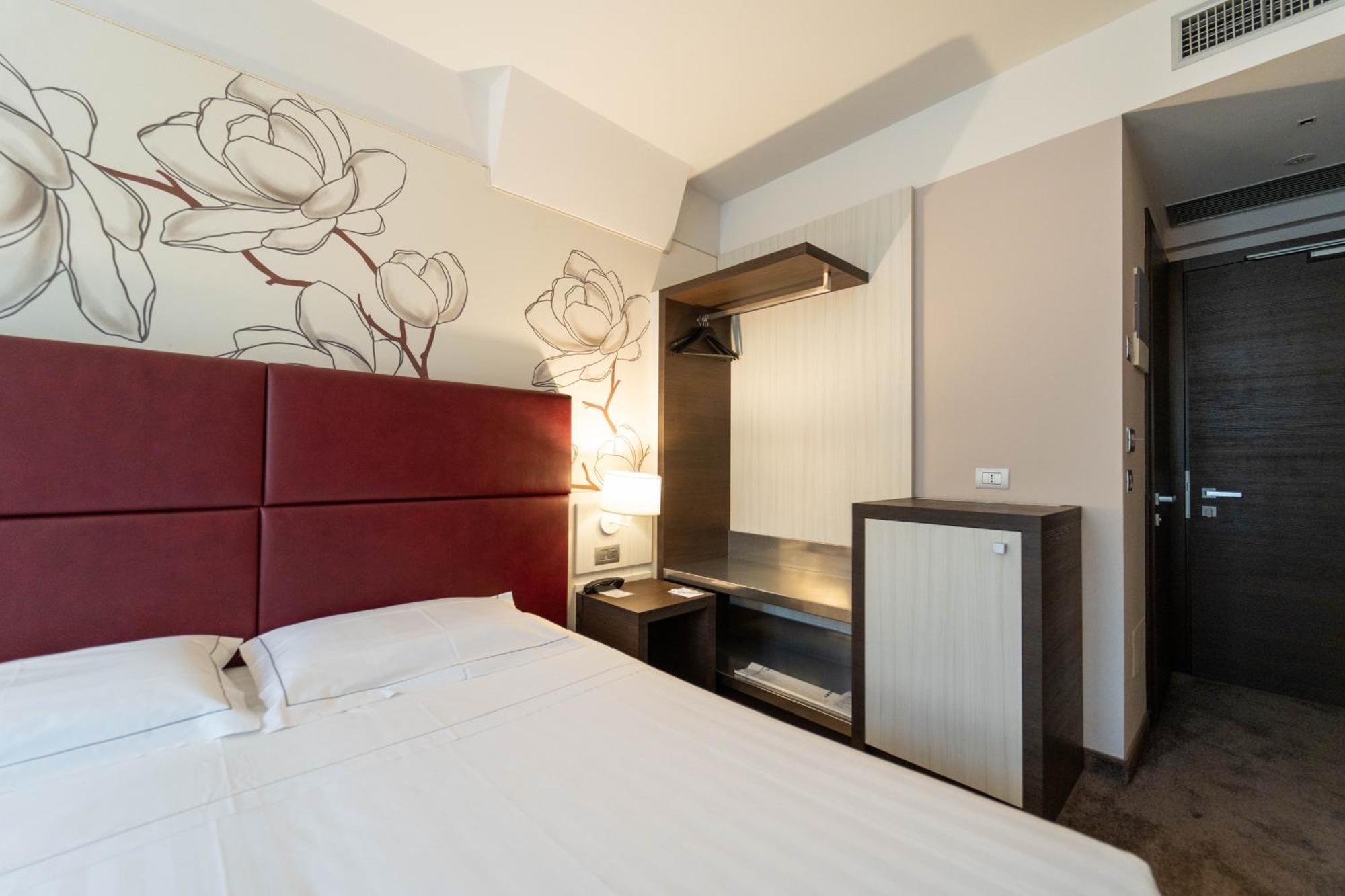 Hotel Villa Nabila Reggiolo Екстер'єр фото
