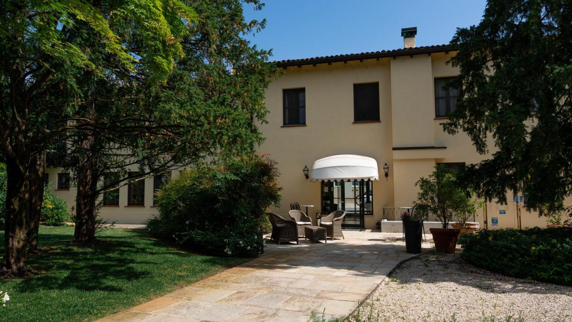 Hotel Villa Nabila Reggiolo Екстер'єр фото