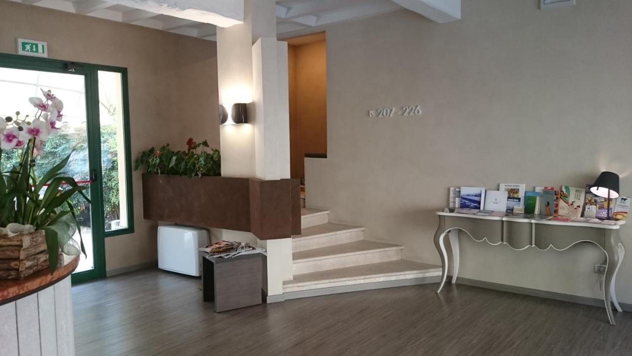 Hotel Villa Nabila Reggiolo Екстер'єр фото