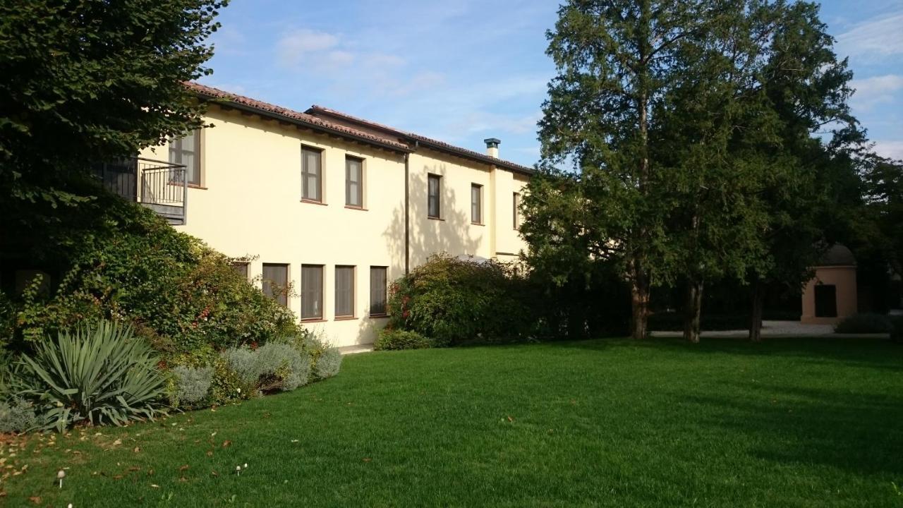 Hotel Villa Nabila Reggiolo Екстер'єр фото